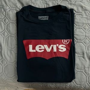 Levi’s t-shirt